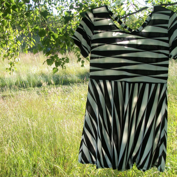 ZEBRA ZEBRA BELLA BERRY ZEBRA BACK CUT OUT DRESS 12 - Picture 3 of 8